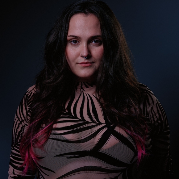 Meet your Posher, Taylor - Picture 2 of 2